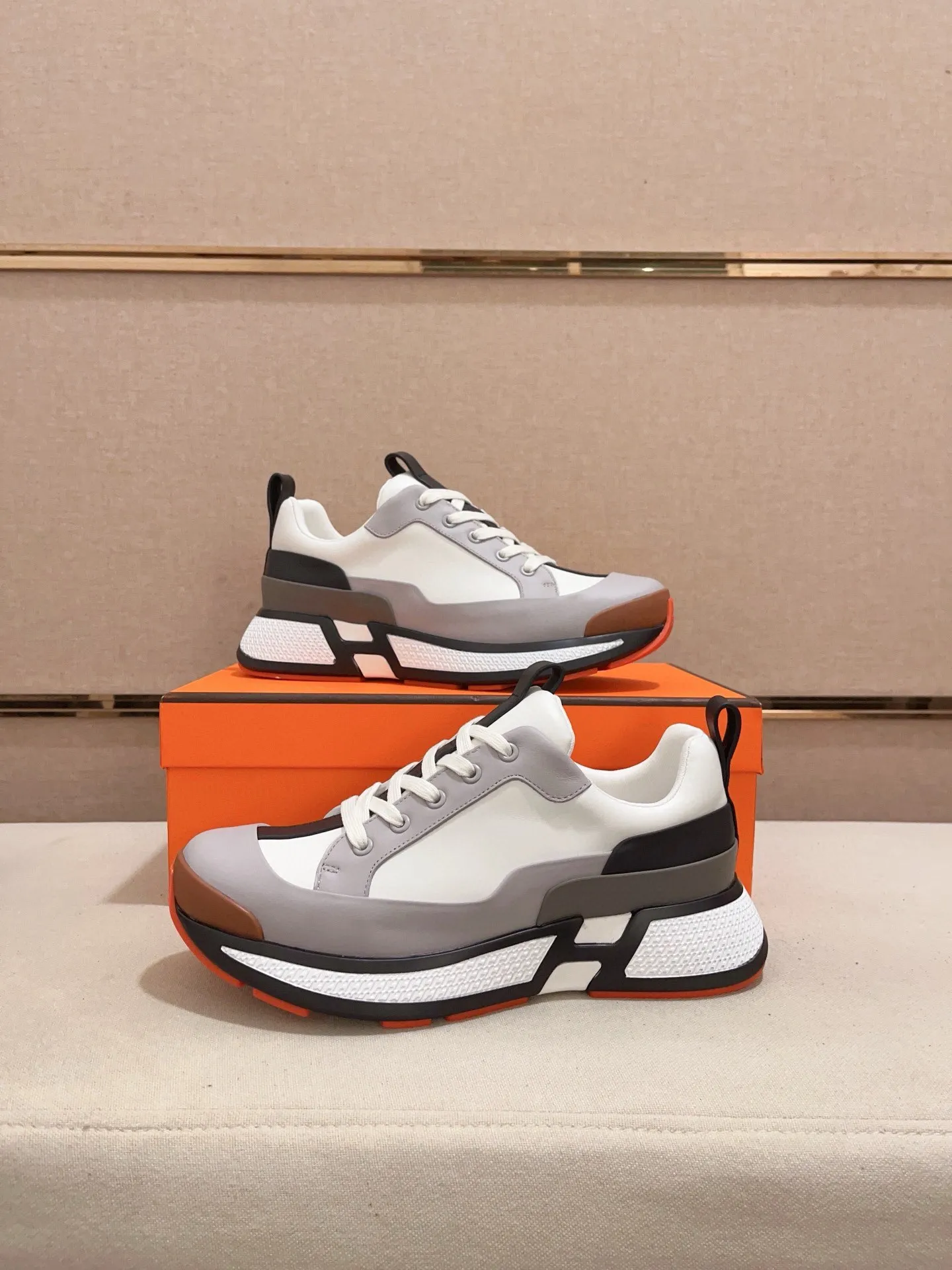 Men's clothing and shoes💰: 660💰《HERMES》【Classic Original Version】Hermès; Top 🔝 Purchasing Agency 🔍🔍Men’s latest 🇺🇸 counters are on sale simultaneously, original imported from Italy ▲▲Silk cowhide with breathable fabric ▲▲ (high-end and expensive Qi·Grade) Exquisite workmanship (Italian 🇮🇹Imported water-dyed 🐂cowhide lining) Sole: Original sole provided by the original factory, ⚠️Exclusive double-layer activity·TPR·Rubber·Combined molded outsole; Super·comfortable·wear-resistant·non-slip·environmental protection The real thing is more beautiful if you take the real thing (high quality, follow the order), you can enter and exit the counter at will * Number of yards: 38·39·40·41·42·43·44# (can be customized 45.)